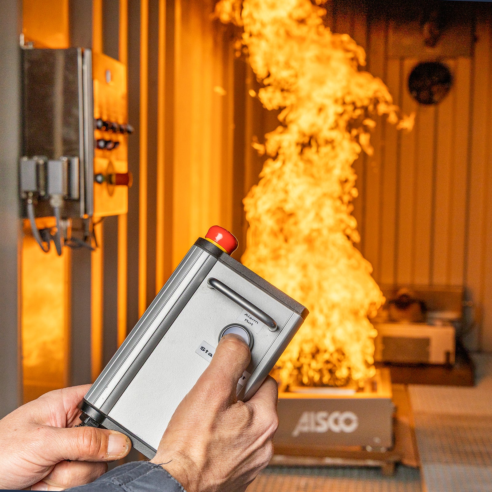 Brennender Caddy steuerbar durch Fernzündung