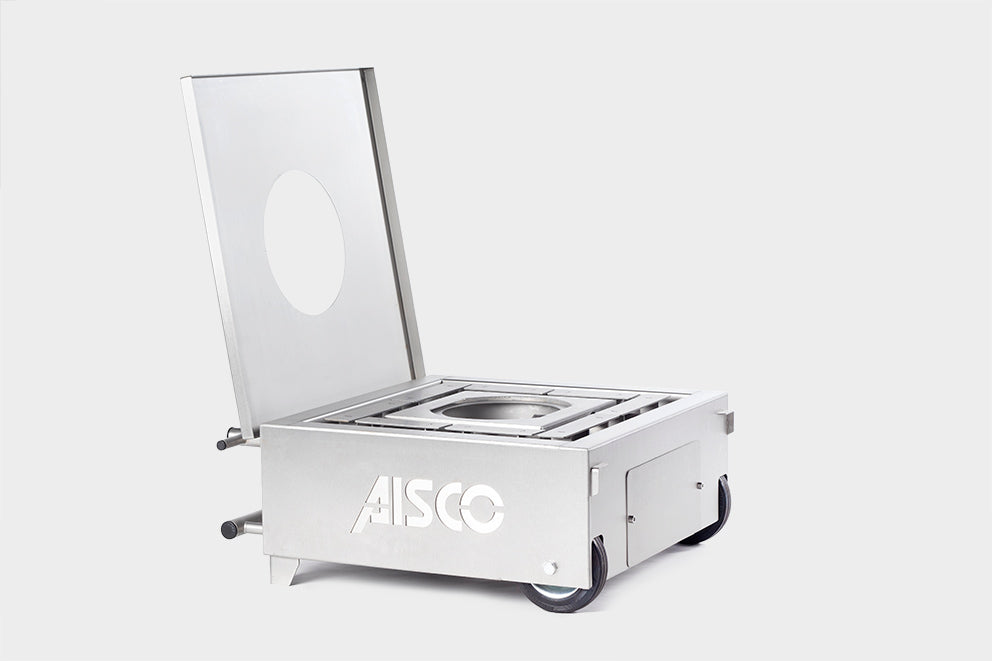 AISCO Firetrainer Caddy M in kaltem Zustand vor grauem Hintergrund. Der mobile Brandsimulator eignet sich für professionelle Brandschutztrainings und realistische Notfallsimulationen.