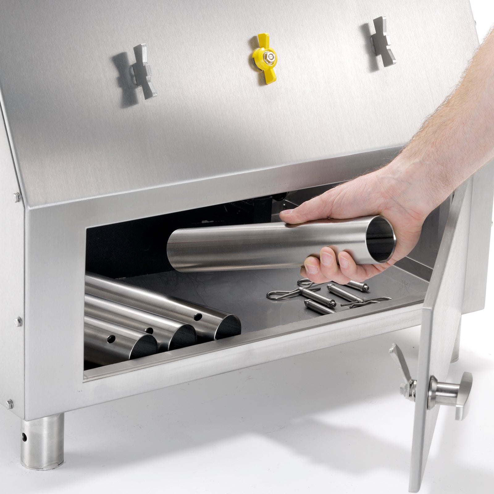 The legs of the AISCO Firetrainer Fettboy are stored in the Fettboy's casing