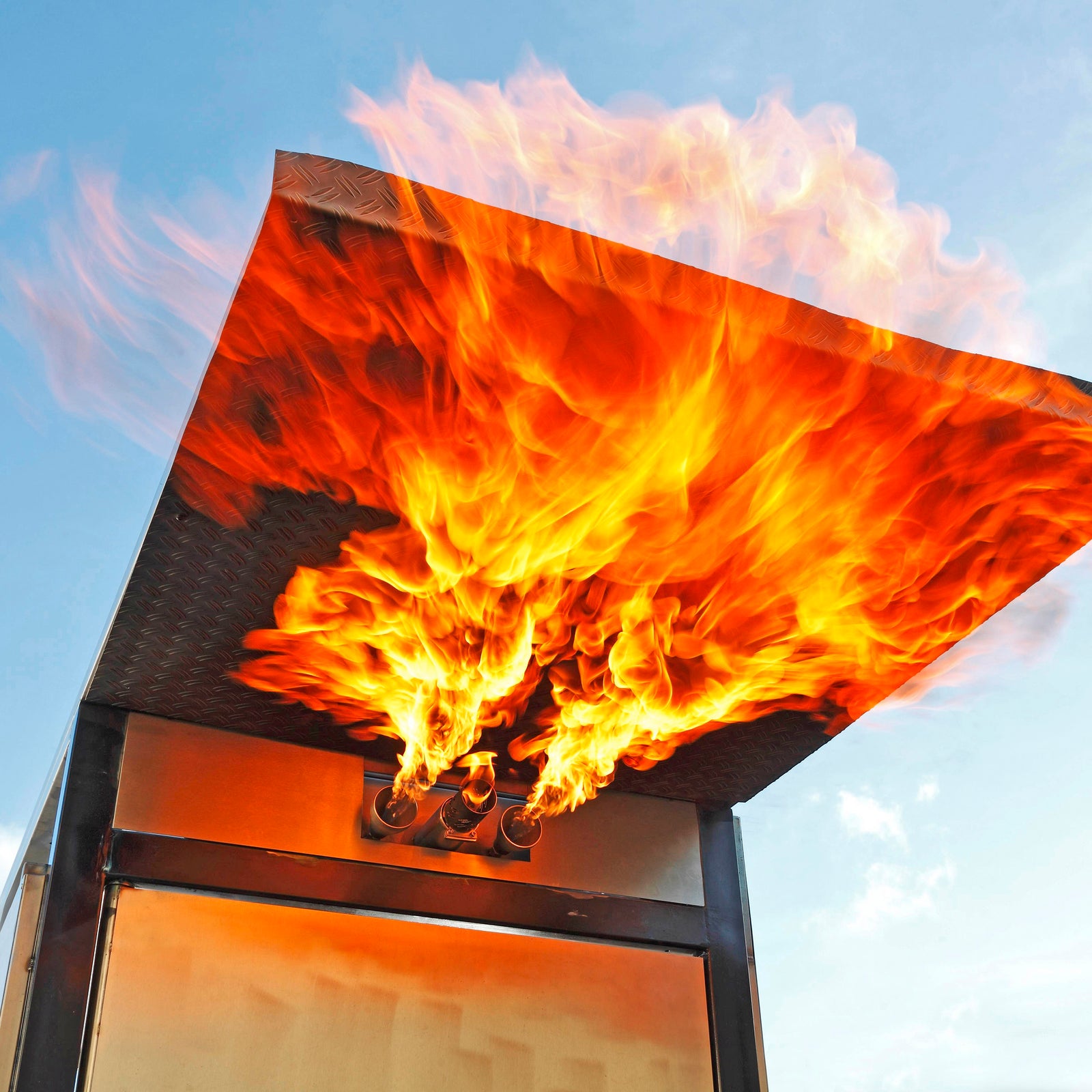 Feuerwehr-Trainingsmodul „Heiße Tür“ von AISCO, simuliert Türbrände und Flash-Over-Situationen