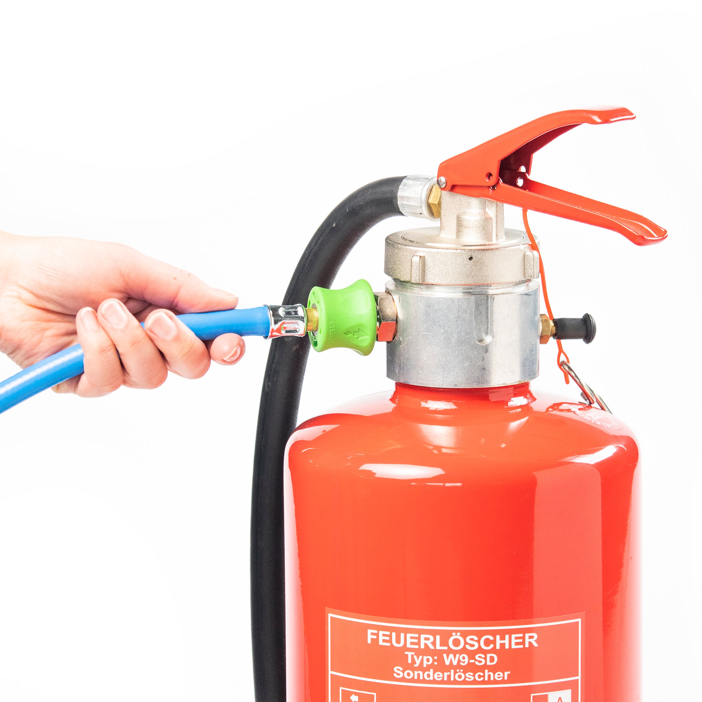 Befuellschlauch wird an Turbo Uebungsloescher angeschlossen.