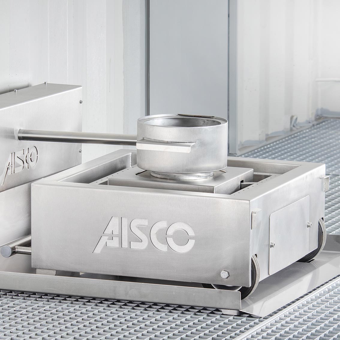 AISCO Firetrainer M eingebaut in einen Brandcontainer AISCO Crossfire für realistische Brandschutzübungen