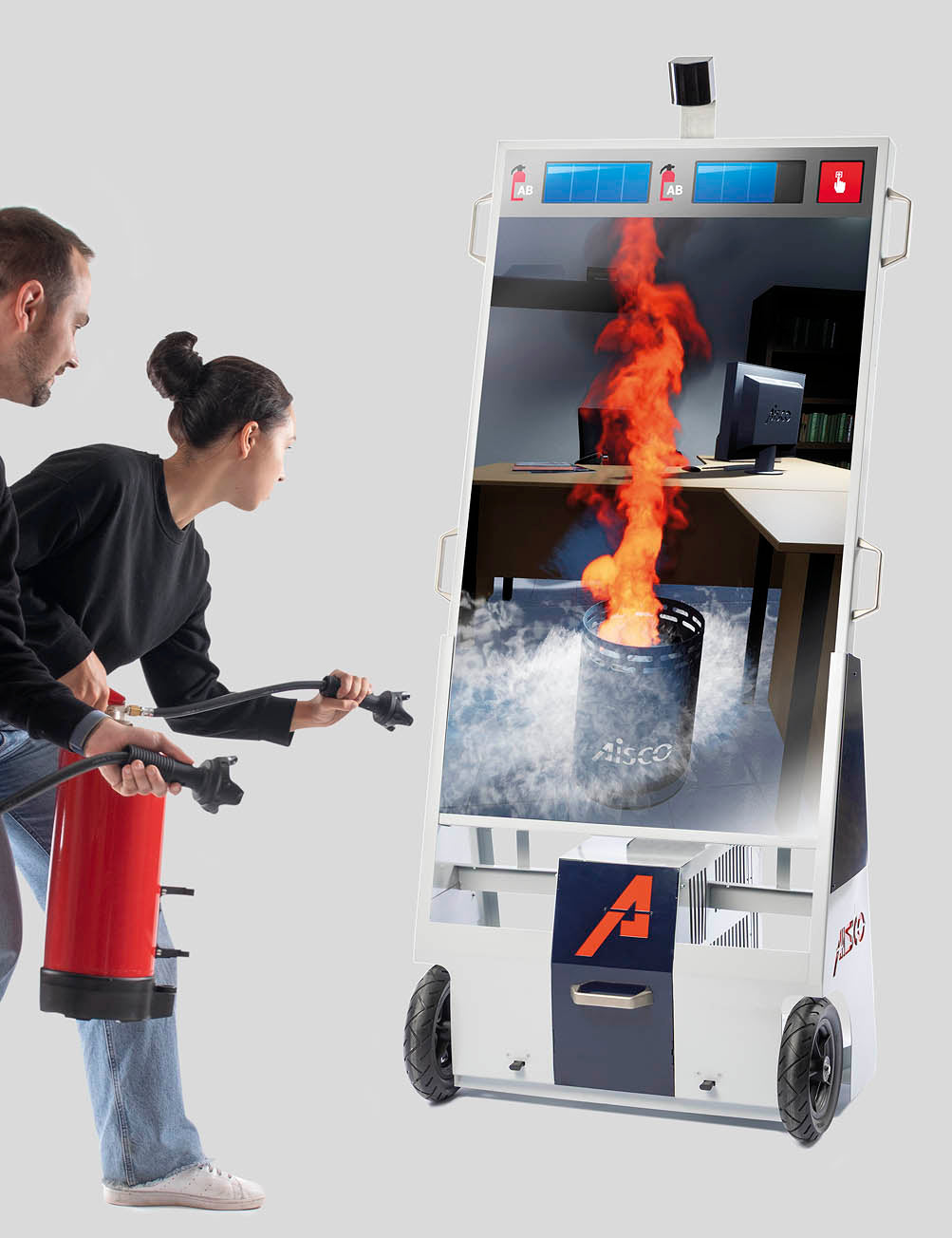 Teamlöschen mit zwei Personen am AISCO IndoorTrainer für digitale Brandsimulationen
